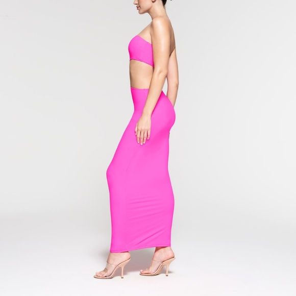 1. NWT SKIMS FITS EVERYBODY CUTOUT LONG DRESS IN LIMITED EDITION NEON PINK - Picture 4 of 7
